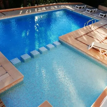 Maison De 2 Avec Piscine Partagee Terrasse Amenagee Et Wifi A Maxime A 5 Km De La *