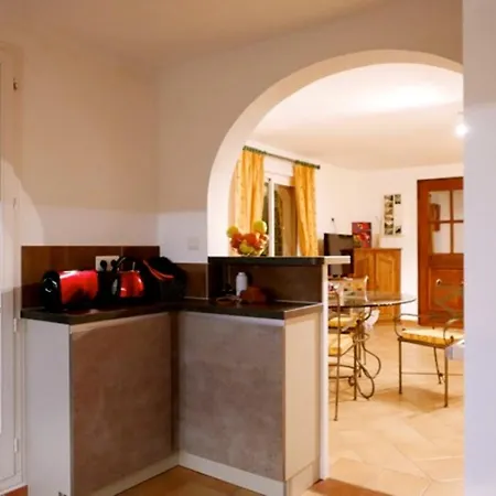 Maison De 2 Avec Piscine Partagee Terrasse Amenagee Et Wifi A Maxime A 5 Km De La Hébergement de vacances *